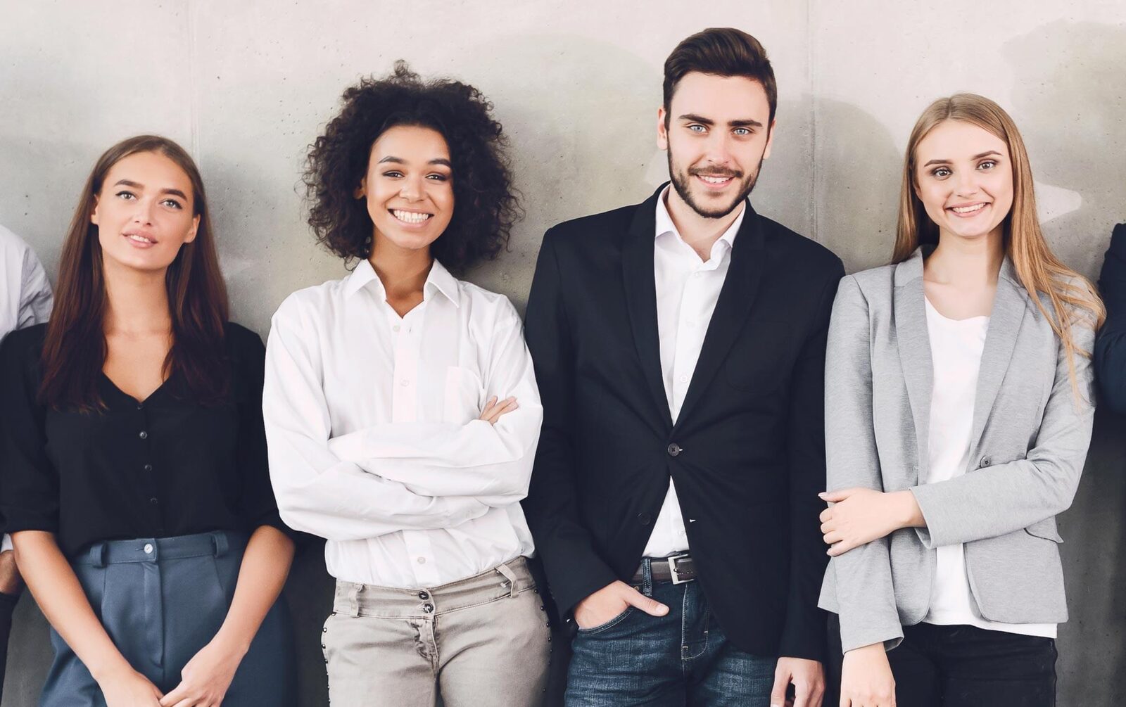 Équipe Ma Conciergerie réunie dans un espace de travail collaboratif